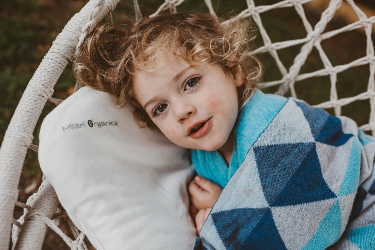 When Should a Child Start Using a Pillow? Signs They’re Ready and How to Choose the Right One