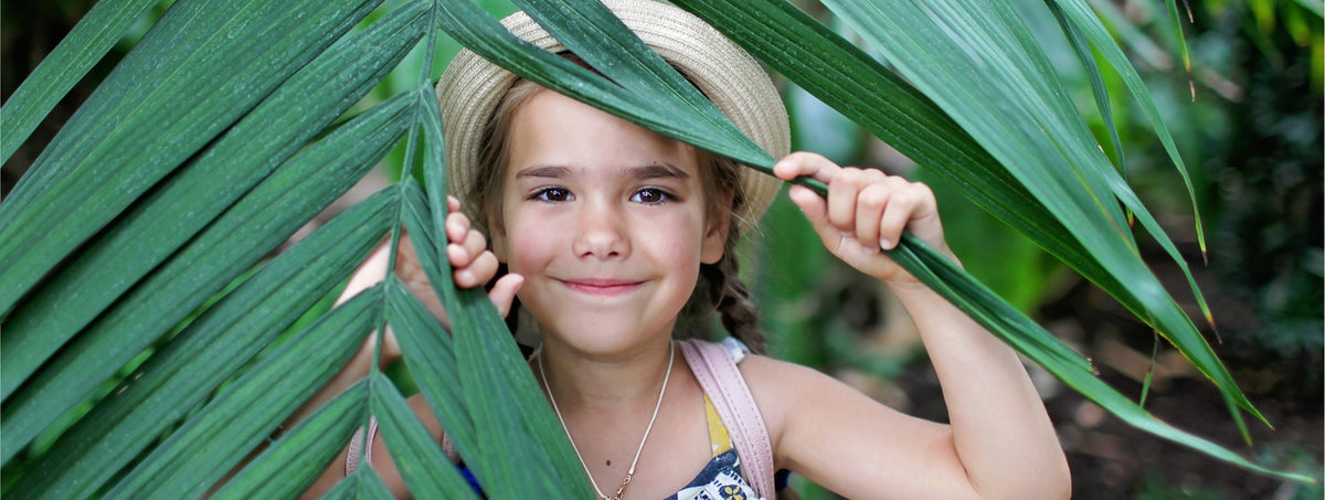 Girl baby with leaf Milari Organics 